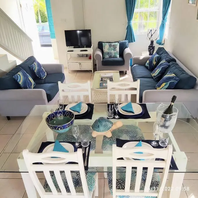 3 Bedrooms Luxurious Pool House Centrally Located Close To Everything سانت فيليب